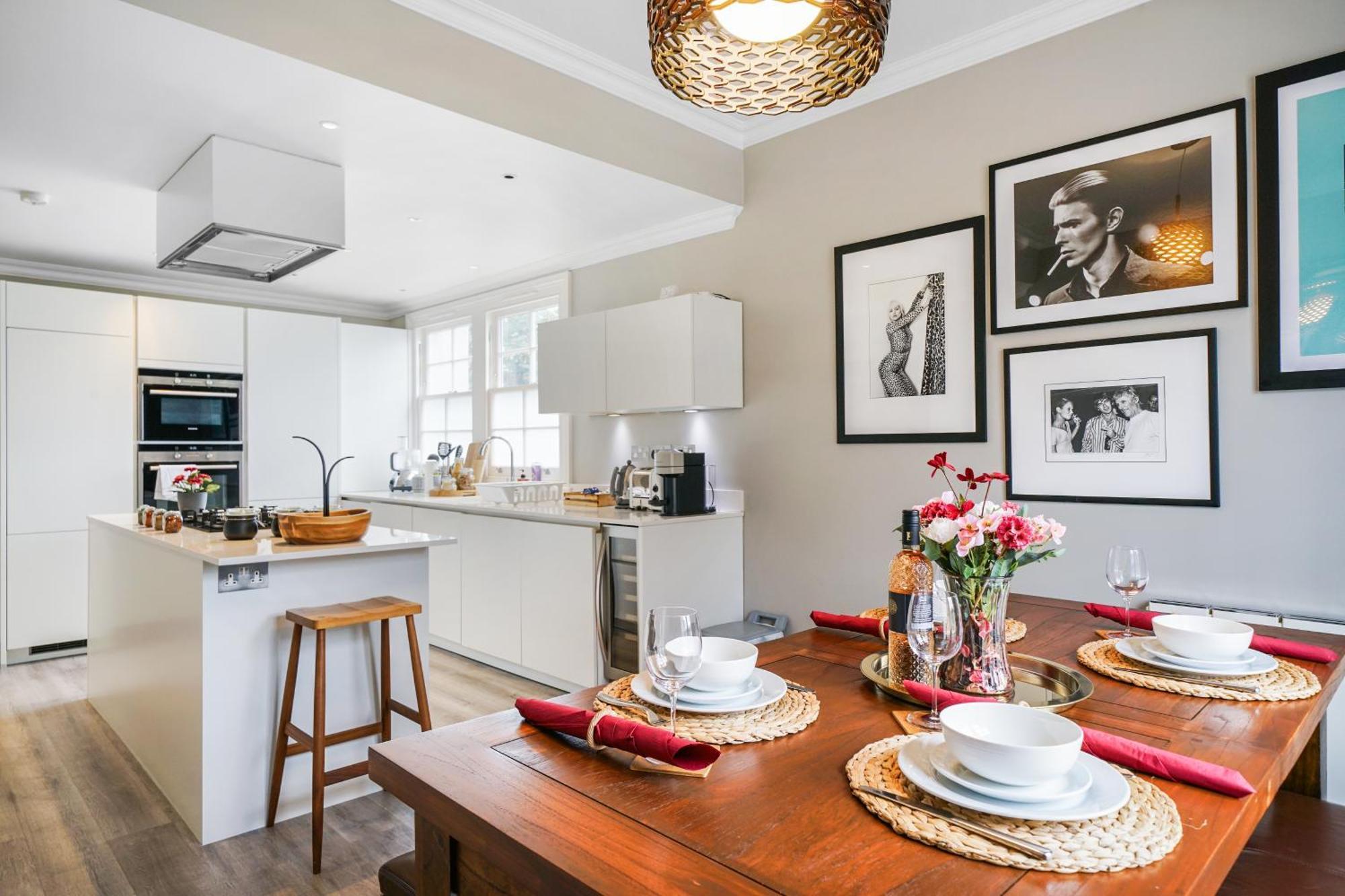 Beautiful And Spacious 2 Bed, 2 Bath Bordering Fulham And Chelsea - Entire With Private Entrance Apartament *