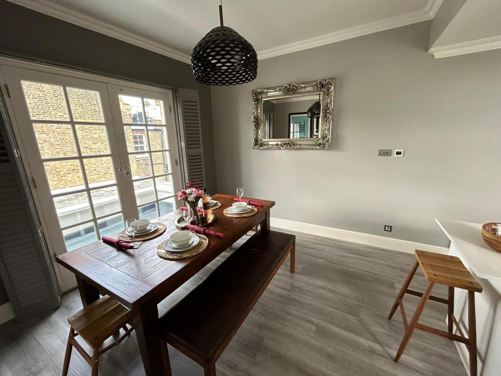 Beautiful And Spacious 2 Bed, 2 Bath Bordering Fulham And Chelsea - Entire With Private Entrance Apartament