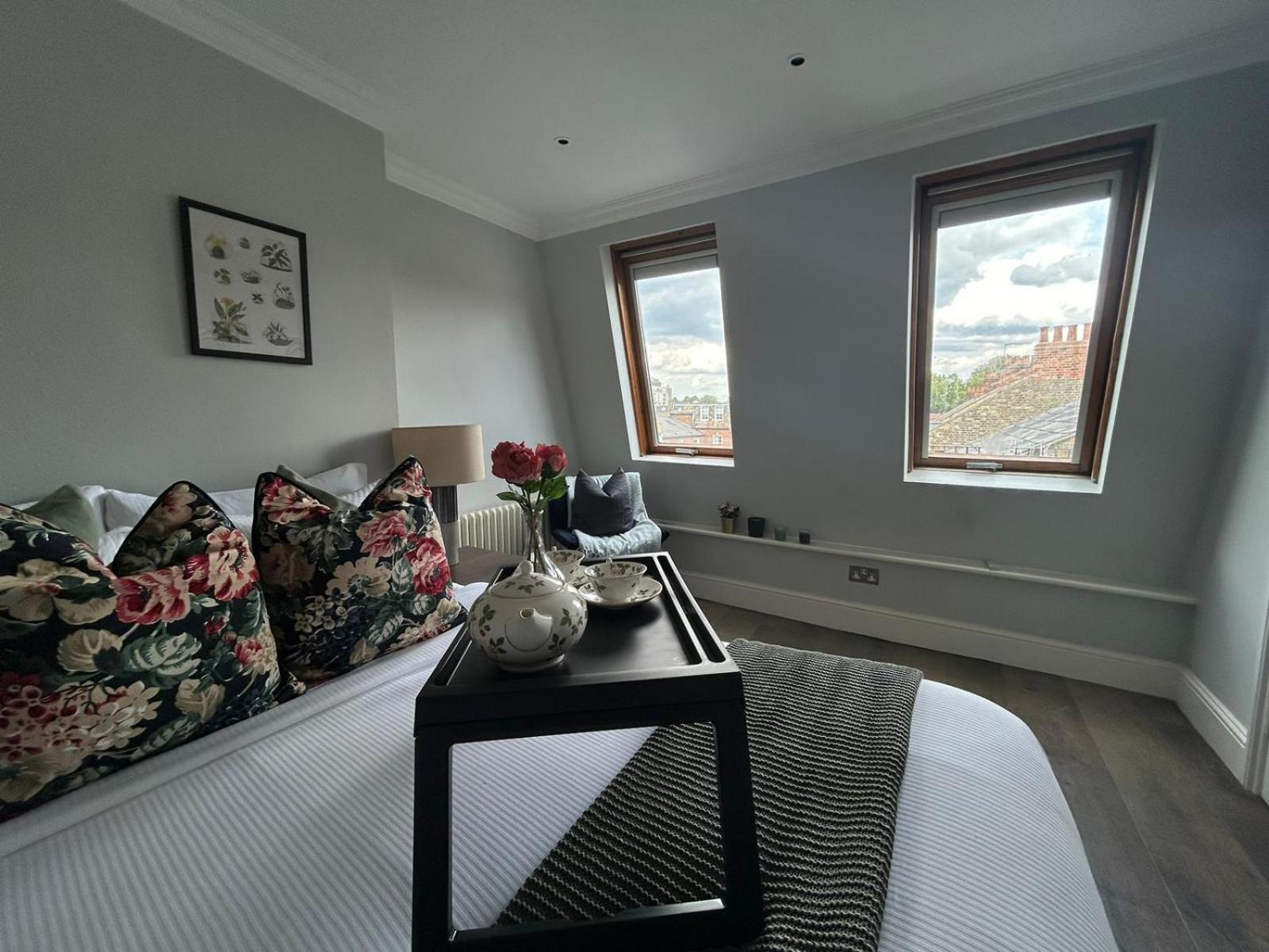 Beautiful And Spacious 2 Bed, 2 Bath Bordering Fulham And Chelsea - Entire With Private Entrance Apartament Londra